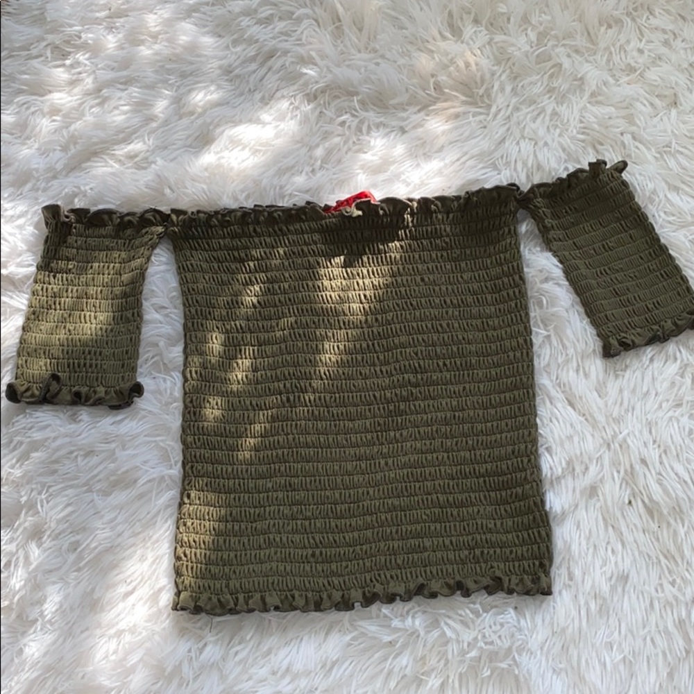 Off the shoulder crop